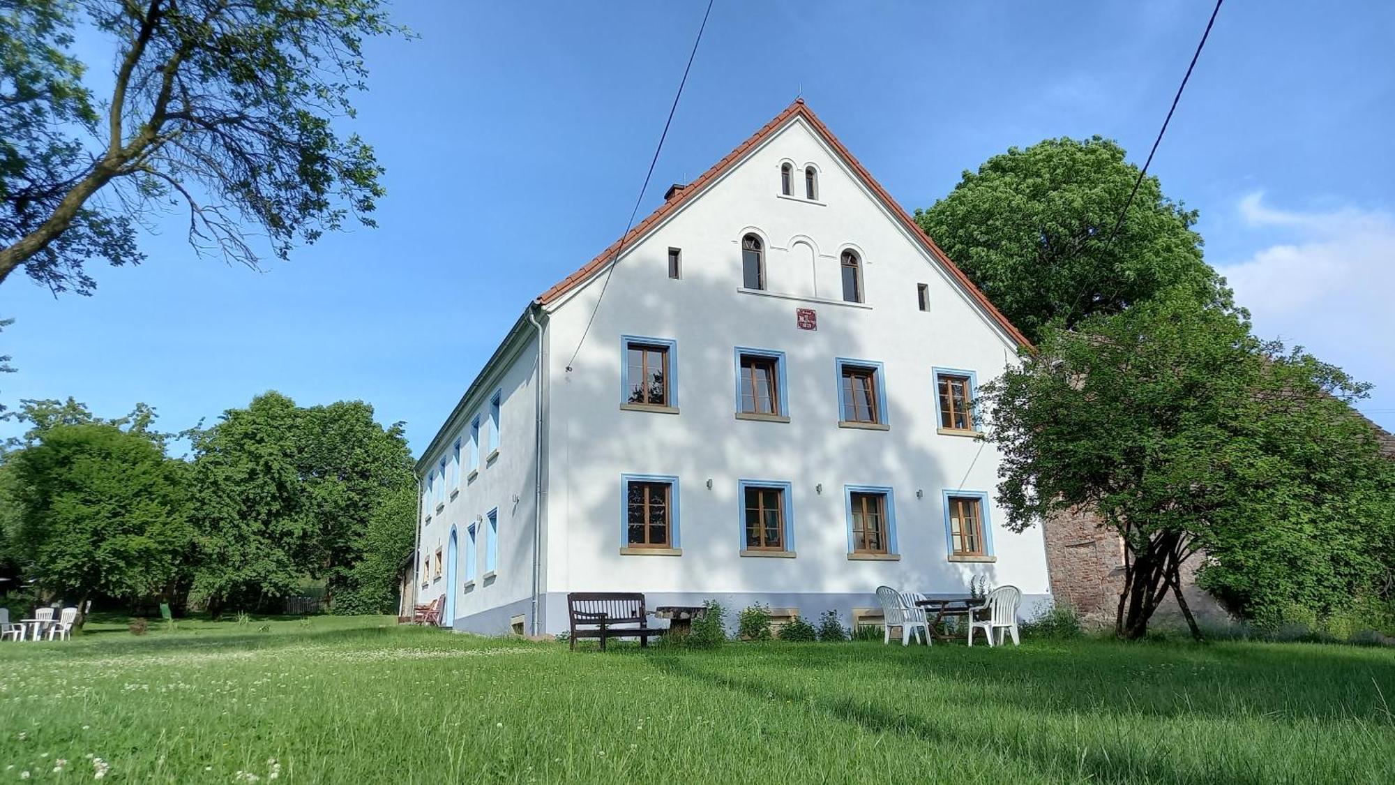 Biala Kalina Kaczawy Hotel Свежава Екстериор снимка